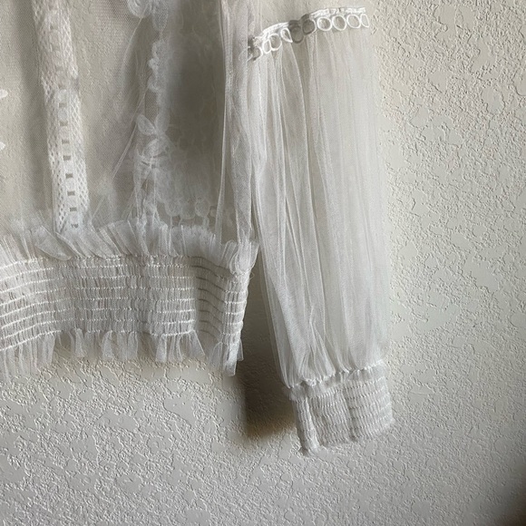 The Way See-through White Mesh Flower Applique Lantern Sleeves Lace Blouse OS - Picture 11 of 13